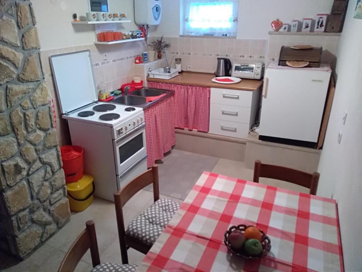 Appartamento Apartman Tri Palme Gabonjin Camera foto